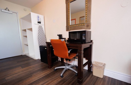 Orlando Hotel | Garnet Inn & Suites, Orlando