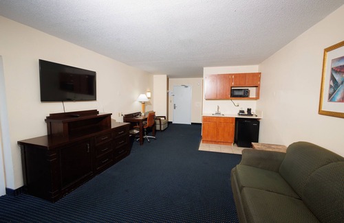 Orlando Hotel | Garnet Inn & Suites, Orlando