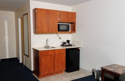Orlando Hotel | Garnet Inn & Suites, Orlando