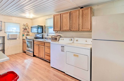 Pineland Cabaña | Garnett Cottage < 1 Mi to Savannah River!
