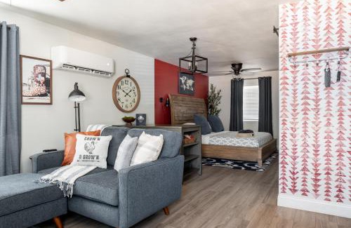 Johnson City Casa | Garofalo Cottage at Wrenwood Ranch, King Bed
