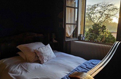 Sigalens Cama Y Desayuno | Garonne" guest room, Nordic bath and swimming pool