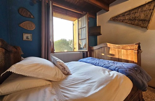 Sigalens Cama Y Desayuno | Garonne" guest room, Nordic bath and swimming pool