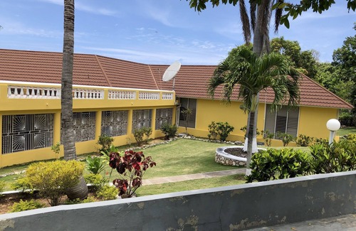 Runaway Bay Villa | 'Garryowen' El seductor Hill Top Villa