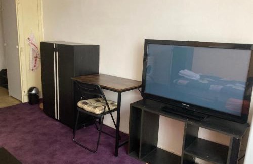 Horni Slavkov Apartamento | Garsoniera U lesoparku