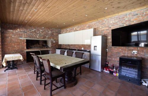 Belville Apartamento | Garten Wohnung mit Pool, 2 Schlafzimmer