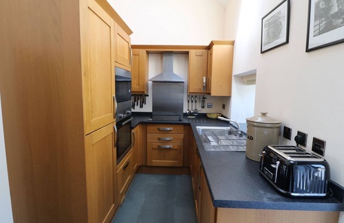 Porthmadog Casa | GARTH MORTHIN THE FARMHOUSE, pet friendly in Porthmadog