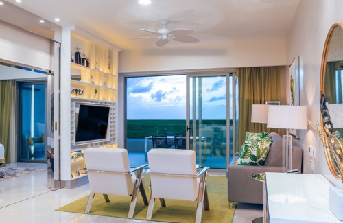 Downtown Cancun Complejo | Garza Blanca 5 Star Resort Cancun: Dec 21 - 28, 2024 Tropical Holiday Vacation
