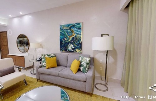 Downtown Cancun Complejo | Garza Blanca CANCUN - one bedroom suite available Dec 9th - 13th. Room only