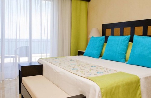 South Shore Hotel Area Complejo | Garza Blanca Luxury Suite 2-bedroom 2 bath Beach front resort in Puerto Vallarta