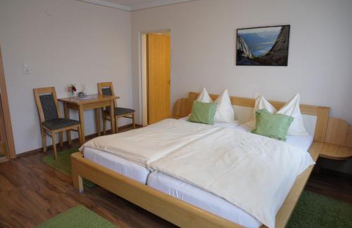 Neumarkt am Wallersee Hotel | Gasthaus Eggerberg