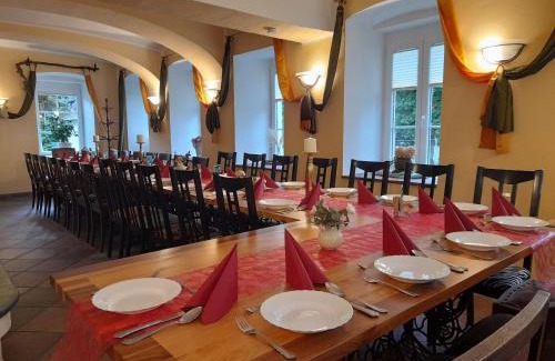 Egg Hotel | Gasthaus zum Fuchs - Familie Andrä