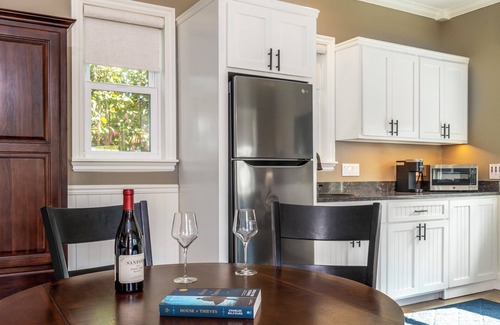 Santa Ynez Cabaña | Gastro HQ: Luxe Studio, Walk To Best Restaurants, L2EV, Sleeps 4, Unit 5 Madera