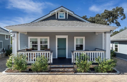 Santa Ynez Cabaña | Gastro HQ2: Luxe Studio Walk To Best Restaurants, L2EV, Sleeps 4, Unit 5 Faraday