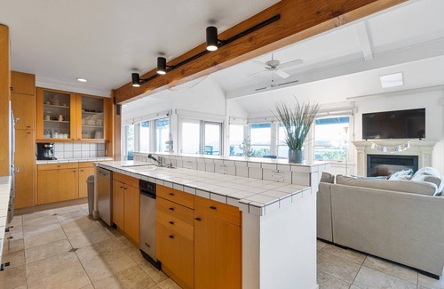 San Rafael Casa | Gated 6BD Retreat: Bay Views,HotTub,Theater,Games
