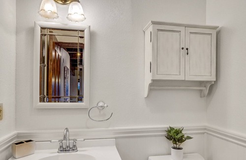 Santa Rosa Casa | GATED 7 BD WINE COUNTRY ESTATE | HOT TUB | GAMES