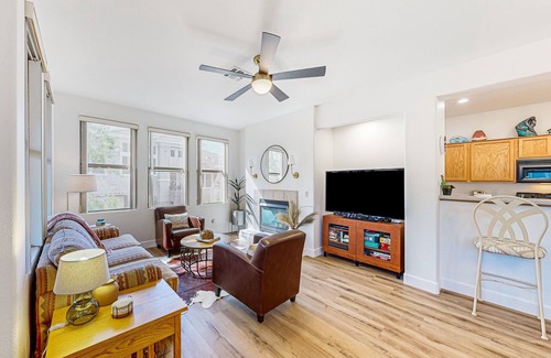 Kierland Condominio | Gated community condo with pool, hot tub, gym, & private patio - near golf