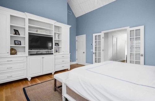 Osterville Casa | Gated community luxury home in Oyster Harbors, Osterville. RPMS136