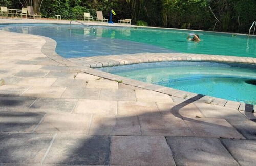 Bahamia West Condominio | A pocos pasos de una playa paradisíaca, condominio cerrado con piscina.