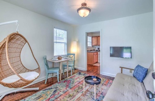 Midtown Apartamento | Gated Cottage Community! Ideal Midtown Spot