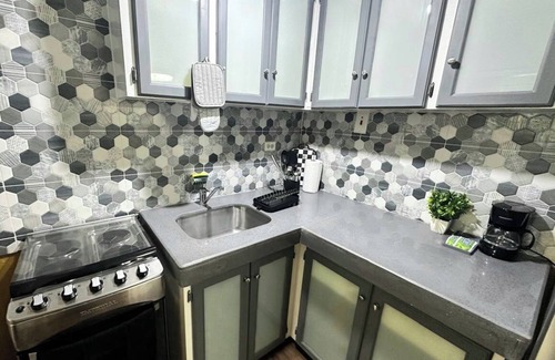 Camperdown Apartamento | Gated Cozy King Suite - WiFi, A/C, Central Location, Night Life