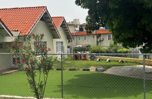 Camperdown Apartamento | Gated Cozy King Suite - WiFi, A/C, Central Location, Night Life