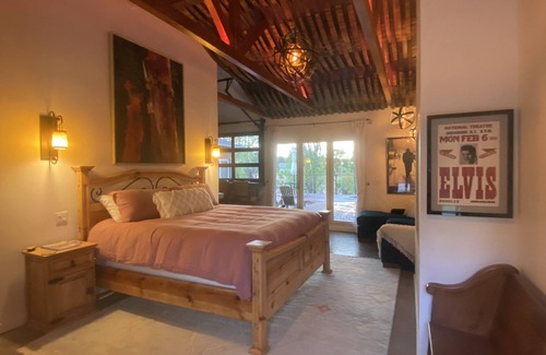 Redwood Valley Casa | Gated Estate-Barrel Room with Lake, Spa, Pool, Fire Pit, Vineyards & Barn
