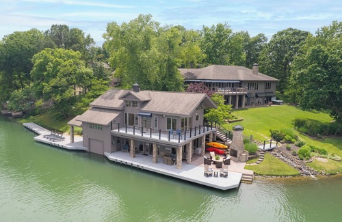 Bella Vista Casa | Gated lakefront retreat right on the lake, hot tub, kayak, pool table, luxury,