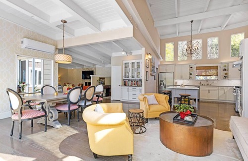 San Anselmo Casa | Gated, mid-century modern home feels like Hawaii -designed for entertaining/fun.