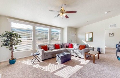 Pinon Hills Casa | Gated Mtn-View Home with Private Six-Person Hot Tub & Sauna - Dog-Friendly