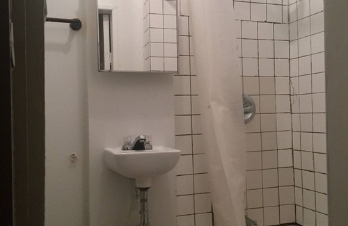 Williamsburg Apartamento | Gated Studio in Williamsburg Artsy District