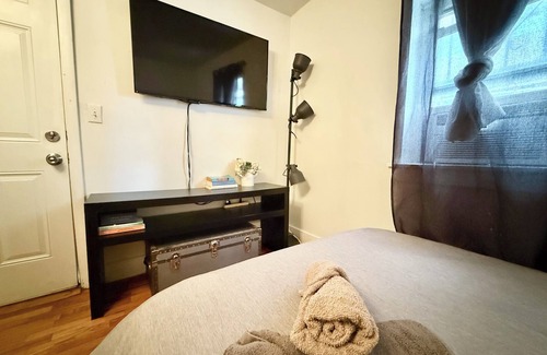 Williamsburg Apartamento | Gated Studio in Williamsburg Artsy District