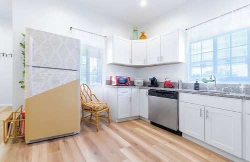 Atwater Village Casa | Gated, stylish 3BR bungalow - private parking - Silverlake/Echo Park adjacent