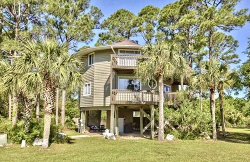 Panacea Casa | Gated Water View Pool Home on Dickerson Bay