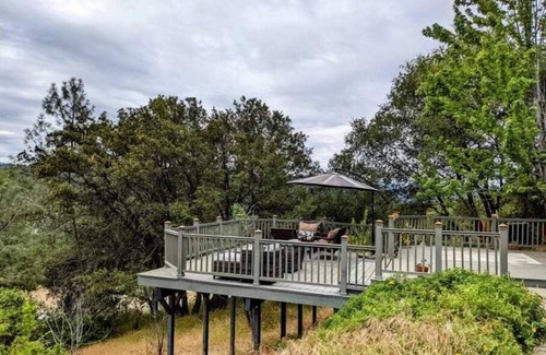 Yosemite Forks Casa | Gateway to Yosemite-Gorgeous mountain view cottage