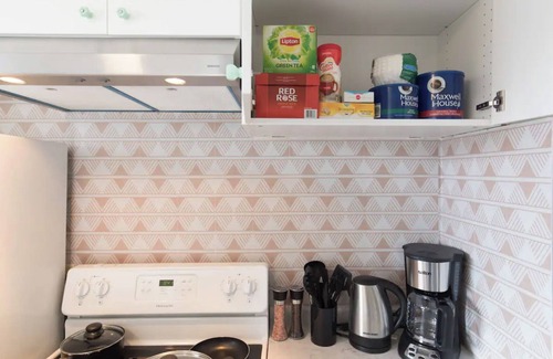 Forest Lawn Casa | 2428W-KingBed/6BR/Sleep16/Quiet/Whole House/Full Kitchen