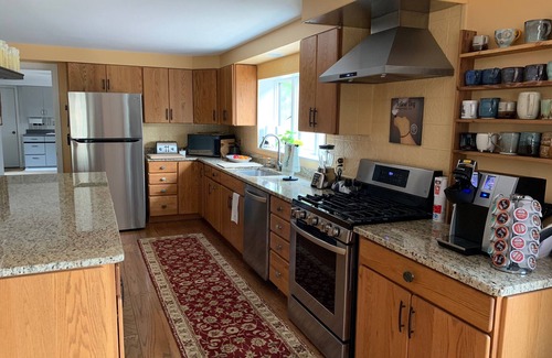 Hebron Casa | Gather your people in the lakes region of New Hampshire - EV charger, hot tub