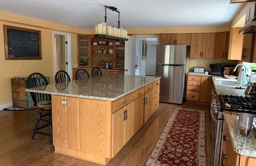 Hebron Casa | Gather your people in the lakes region of New Hampshire - EV charger, hot tub