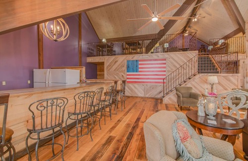 Clear Lake Casa | Gathering families, friends, & coworkers