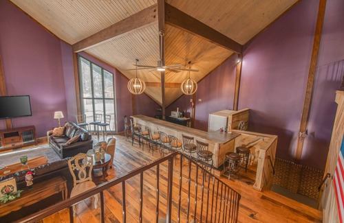 Clear Lake Casa | Gathering families, friends, & coworkers