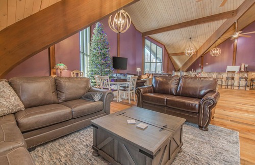 Clear Lake Casa | Gathering families, friends, & coworkers