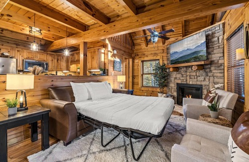 Gatlinburg Cabina | Gatlin Cove Retreat! Pet Friendly cabin w/ HotTub & Game Room!