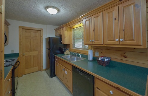 Black Bear Falls Cabina | Gatlin Lodge 3 Miles to Downtown Gatlinburg