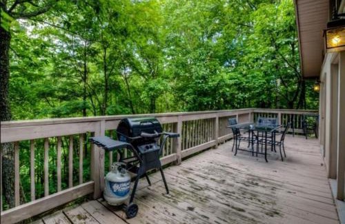 Chalet Village Casa | Gatlinburg Hideaway with Fireplace & Deck