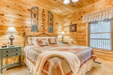Gatlinburg Casa | Gatlinburg Home with Mountain Views