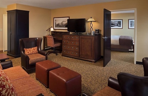 Gatlinburg Hotel | Gatlinburg Retreat! Indoor Swimming Pool, Pets Allowed!