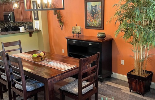 Gatlinburg Condominio | Los mejores de Gatlinburg ** La mejor ubicación del centro ** ¡Excelentes vistas a la montaña!