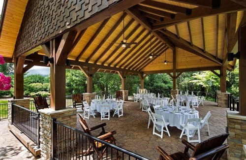 Gatlinburg Hotel | Gatlinburg's Peaceful Haven! Indoor Swimming Pool, Pets Allowed!