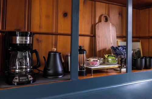 Taylors Falls Casa | Gatsby’s Getaway-Unique stay near downtown