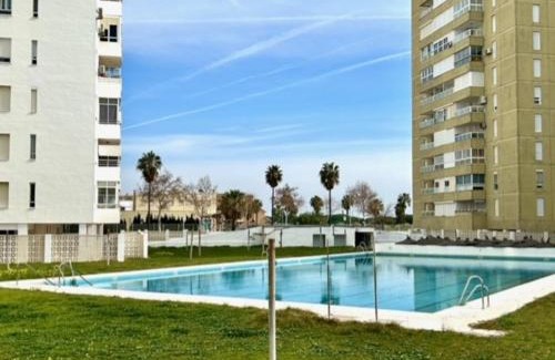 Valdelagrana Apartamento | GATU VALDEPLAYA 1ª linea playa piscina parking 3 dormit 2 baños, " Preferente mayores de 21 años y familias "